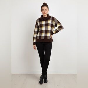 Tahari Small Cowl Neck. Size: Large